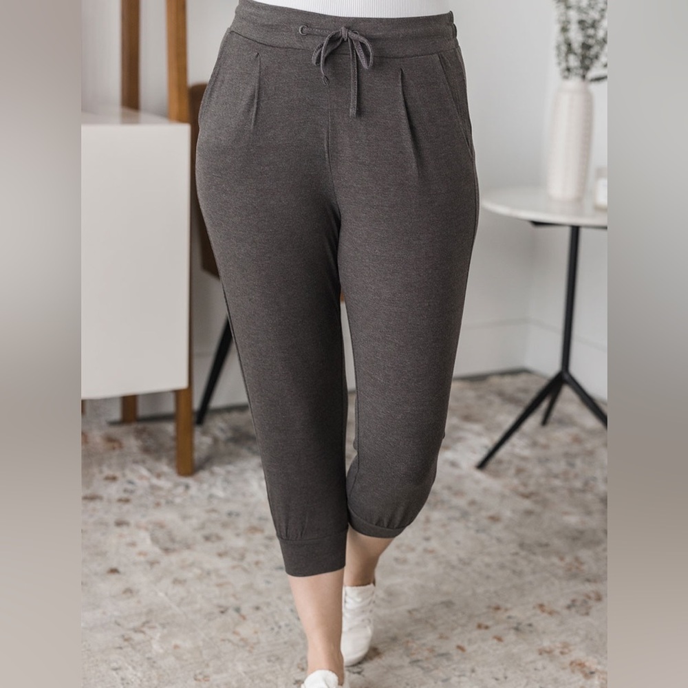 Dark grey melange capris from b.young in xxl